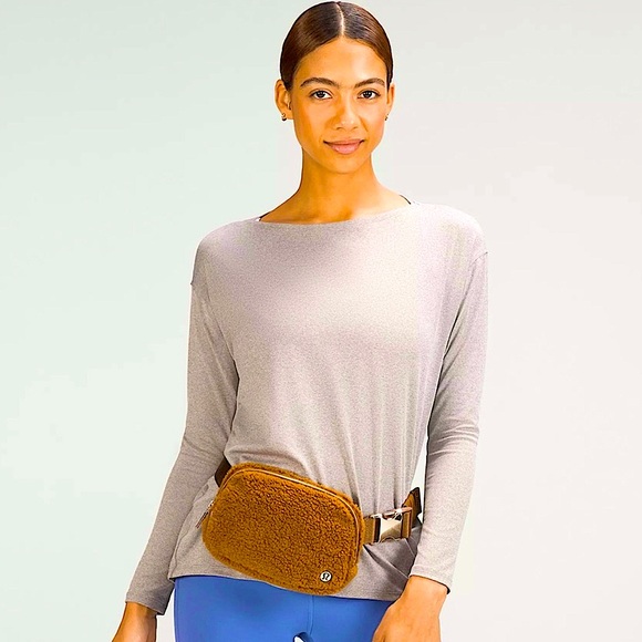 🤎NWT LULULEMON EVERYWHERE BELT BAG brown fuzzy fleece sherpa 1L - Picture 2 of 7